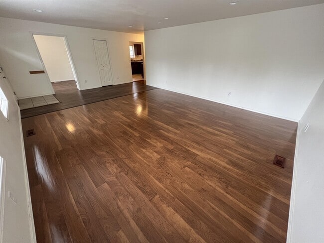Photo - 103 E Grand St