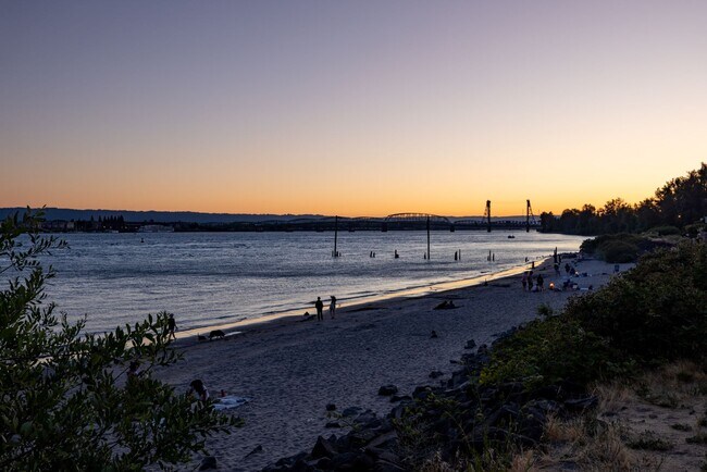 Photo - FREE MONTH! - Riverside Townhomes - Waterf...