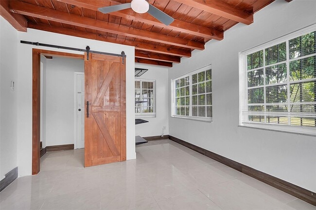 Photo - 330 SW 48th Ave