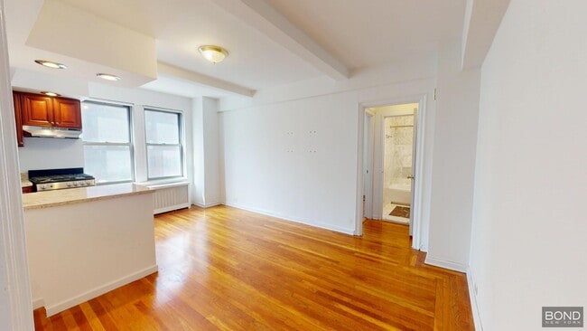 Building Photo - 301 E 38th St Unit 5G Rental