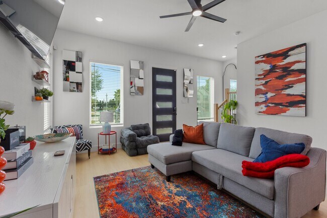 4657 Phlox St Unit B