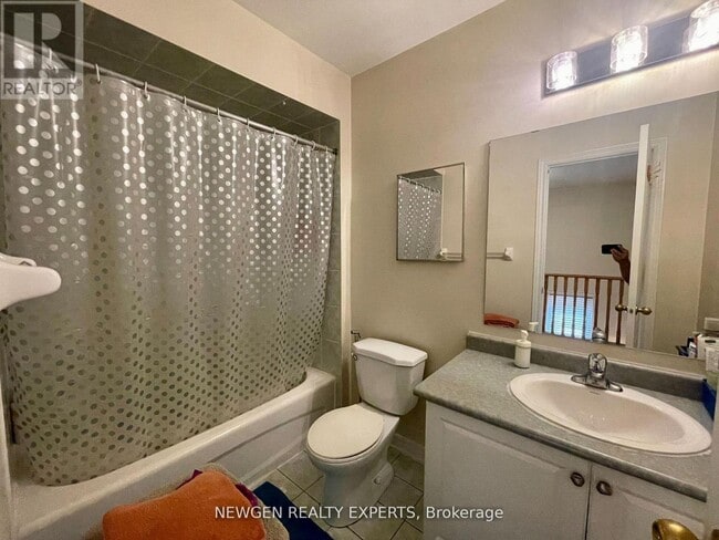 Photo - 42 Crystalview Crescent