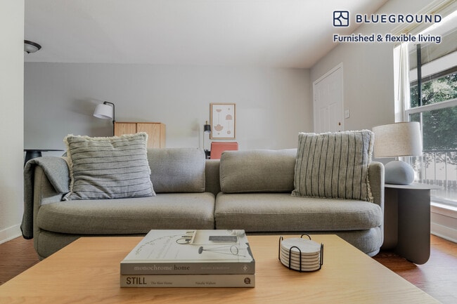 Photo - 1230 E 38th 1/2 St Unidad SI FL2-ID306