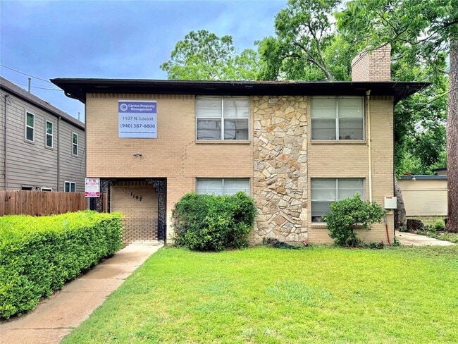 Building Photo - 1107 N Locust St Unit 3