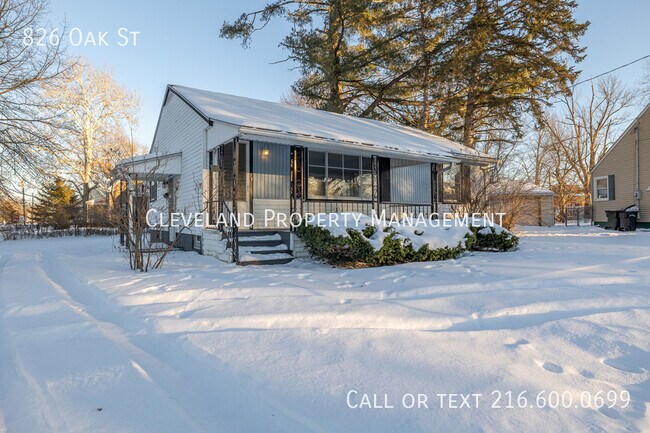 Photo - 826 Oak St