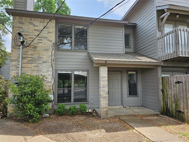 Photo - 8406 Lyndon Ln Townhome