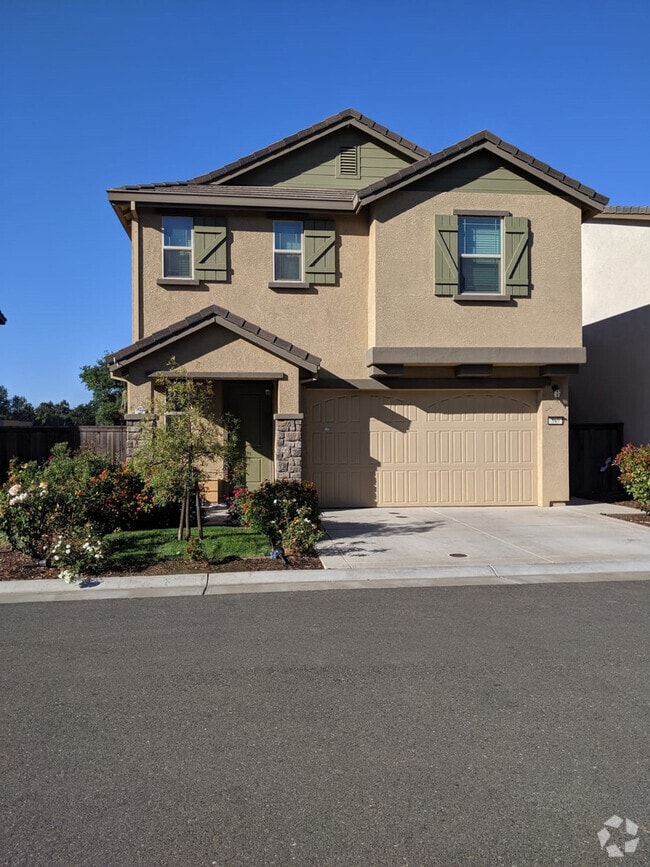 Building Photo - Newer Low Maintenance Home off Glenn and S...