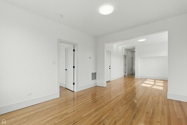 Photo - 1928 W 21st St Unit 2F