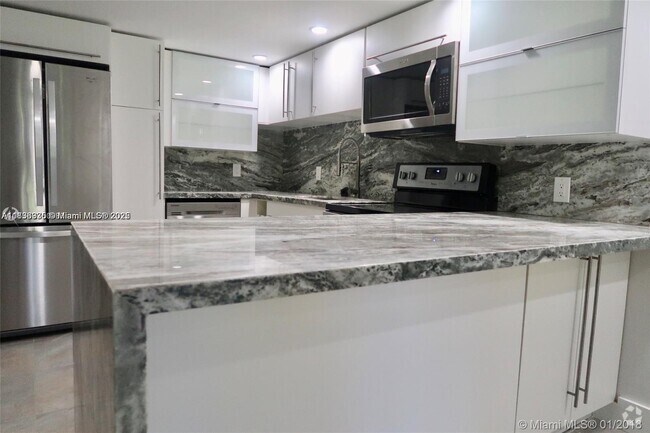Building Photo - 589 N University Dr Rental