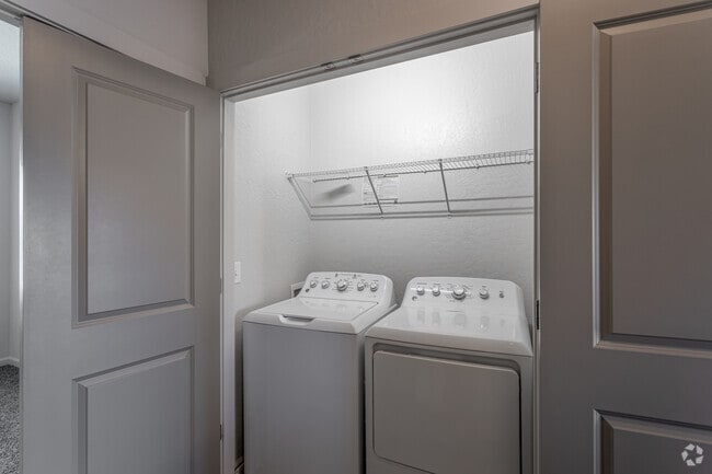 1BR, 1BA - 731 SF