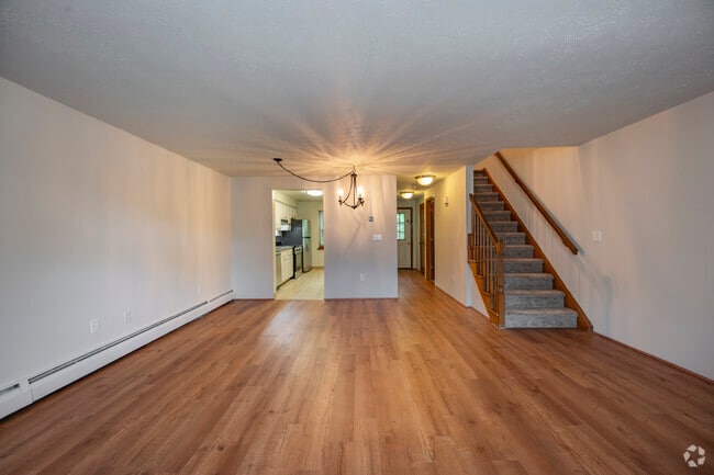 2BD, 2.5BA Townhouse - 950 SF - Arbor Park I - Living Room - Arbor Park I