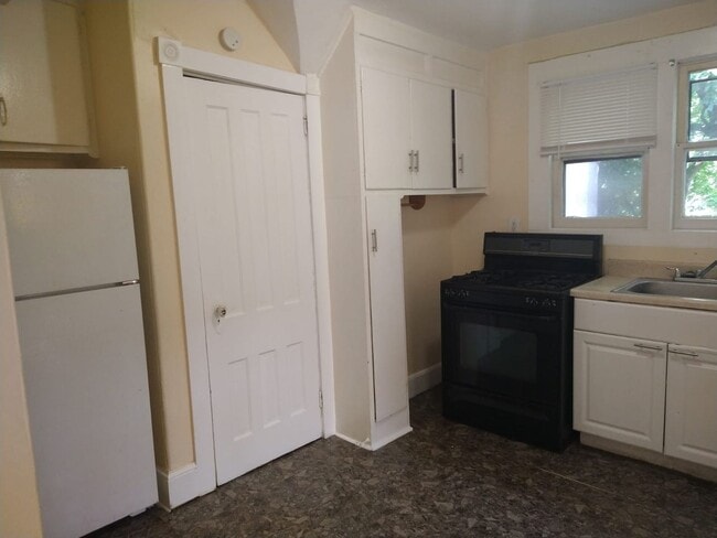 Photo - 730 W State St Unit 730 W state #3 Third floor
