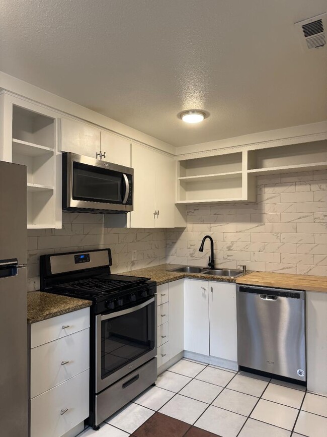 Photo - 343 E Lambourne Ave Apartment