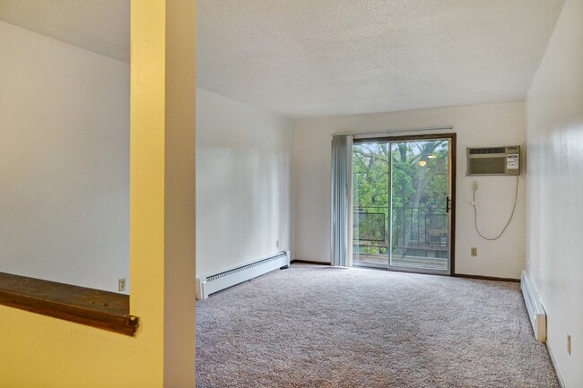 Photo - Larpenteur Villa