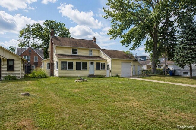 Photo - 22464 Beach St