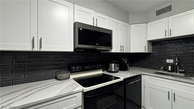 Photo - 12700 Lake Rd Unidad 708