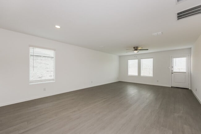 Photo - 1426 Merlin Blf St