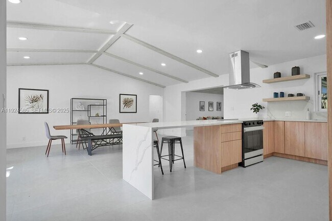 Photo - 117 NE 20th St