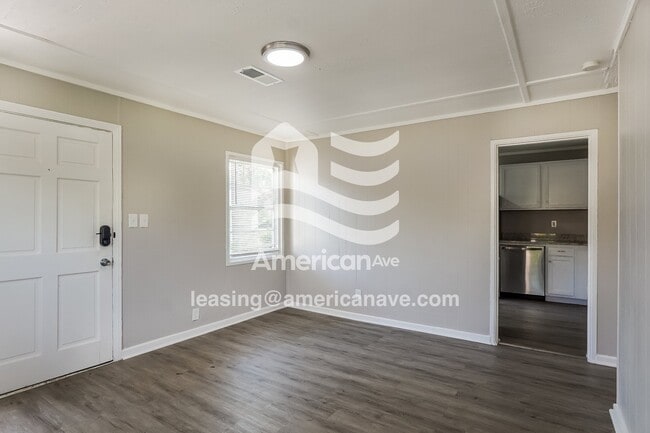 Photo - 105 Livingston Ct