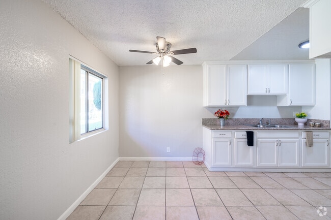 1BR, 1BA - 650SF - Dining Room
