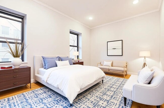 Photo - 142 E 35th St