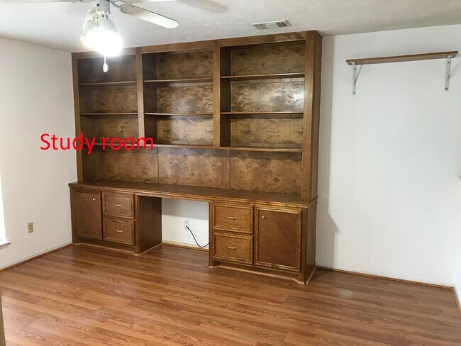 Photo - 2906 Green Fields Dr