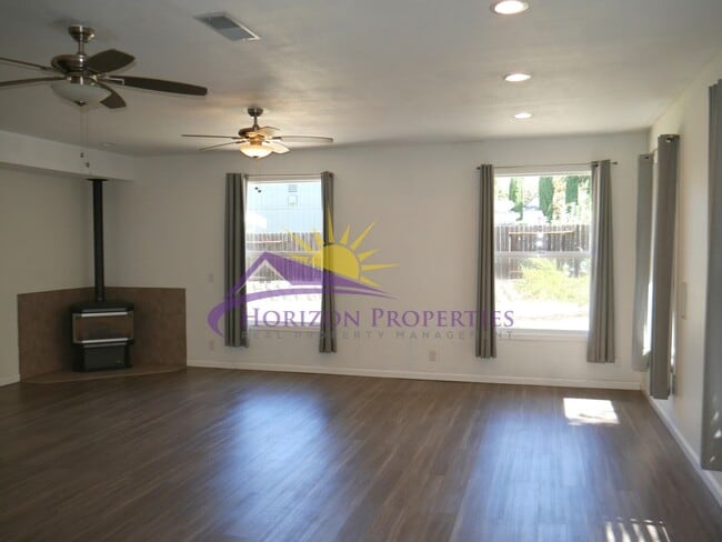 Photo - 1646 Hedland Pl
