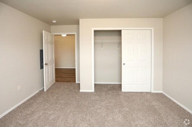 2BR, 2BA - 1,095 SF - East Gate Apartments