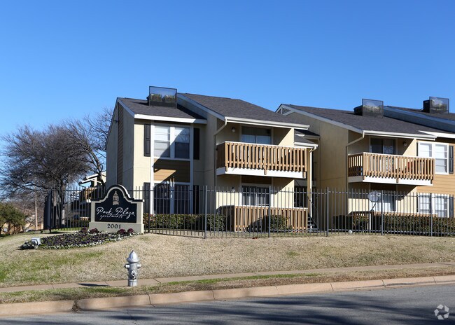 PARK PLAZA APARTMENTS - Park Plaza Apartments