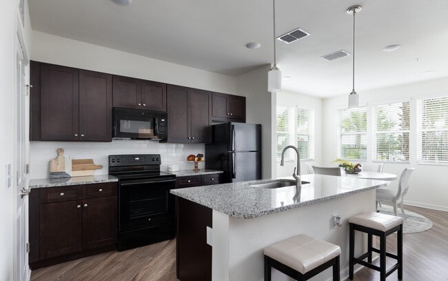 The Oaks on the Lake Upscale 55+ Apartments