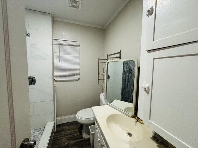 Photo - 102 E Fort Worth St