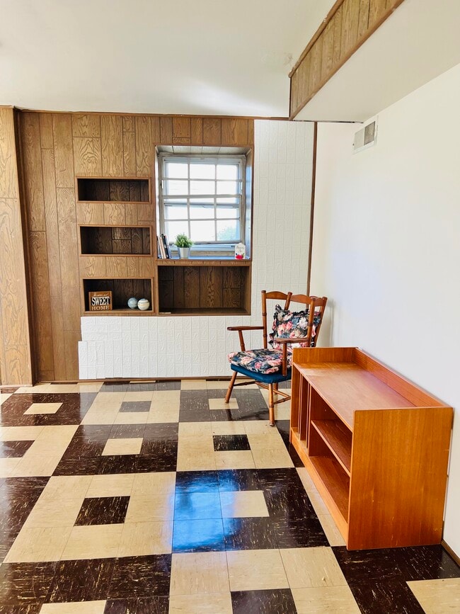 Photo - 1405 Pleasant Valley Dr Unidad Pleasant Rooms