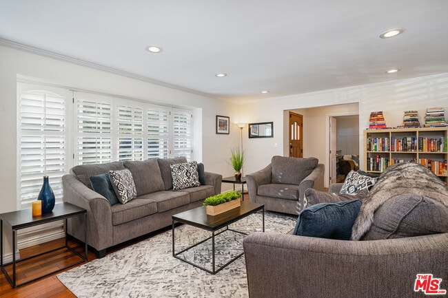 Building Photo - 13843 Milbank St