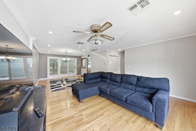 Photo - 587 Marlboro Rd