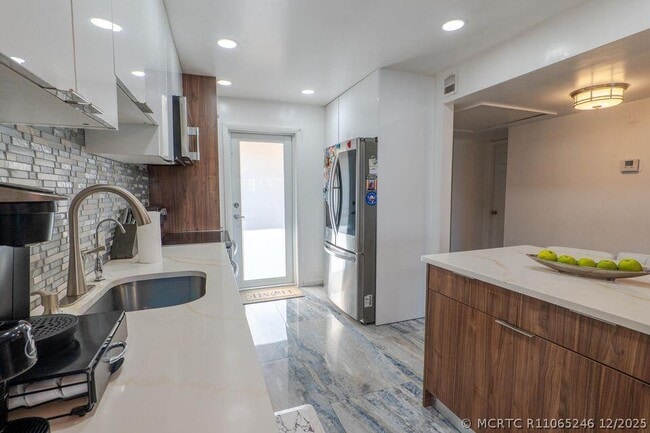 Photo - 2801 N Palm Aire Dr Unit 410