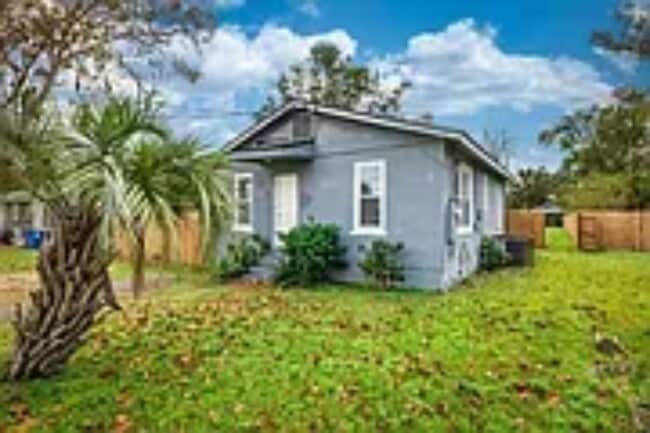 Photo - 256 Vernis Ave
