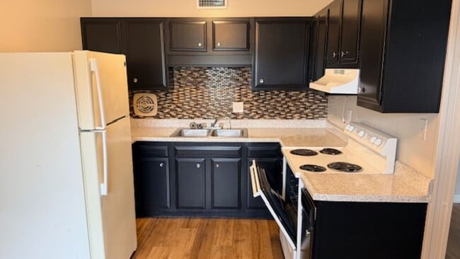Photo - Maryville 37803 - Newly Remodeled, 1 bedroom, 1 bath Apartment - Contact Troy Adams (865) 233-6949