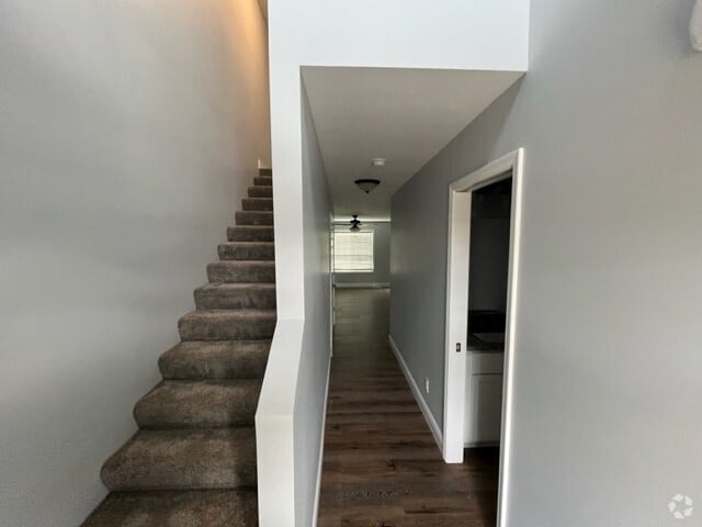 Building Photo - 221 W Lester St Rental