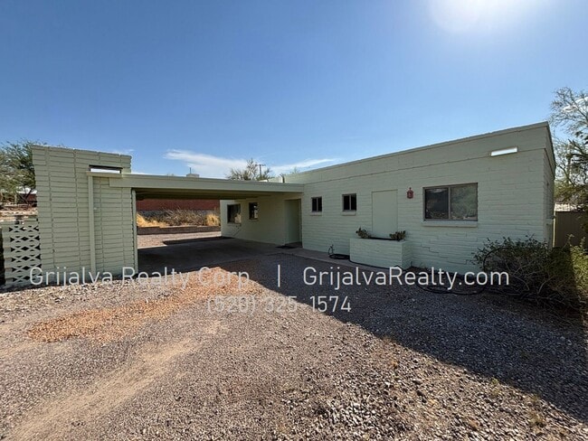 West Side 3 Bedroom, 2 Bath Ranch Style Ho... - West Side 3 Bedroom, 2 Bath Ranch Style Ho... House