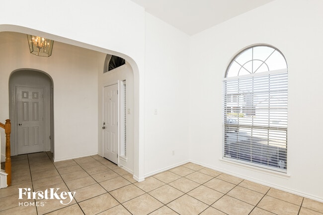 Photo - 1101 Sunderland Ln