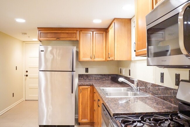 Photo - Beautifully Updated 2-Bed w/Condo Grade Fi... Unit 05