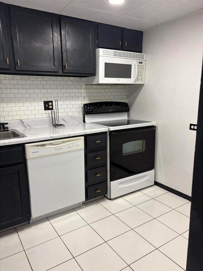 Photo - 3660 Inverrary Dr Unit 1B