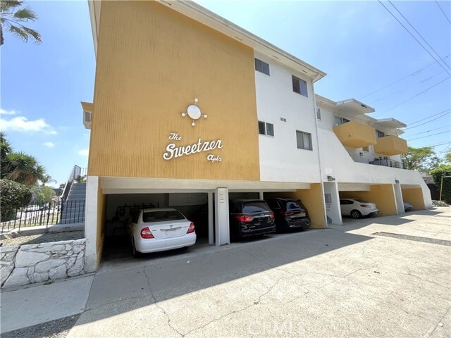 Building Photo - 8304 Clinton Ave Unit 6 Rental