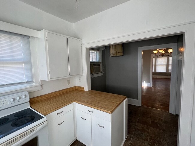 Photo - Classic Brick bungalow in the Heart of Bristol Virginia. Property has been freshly painted and is...