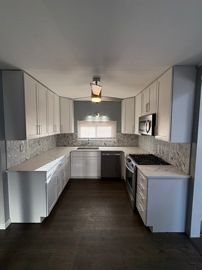 Building Photo - 15 Beverly Hl Unit Beverly Hill #2