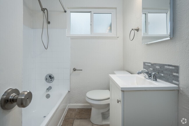 2BR, 1BA - 775SF - Bathroom