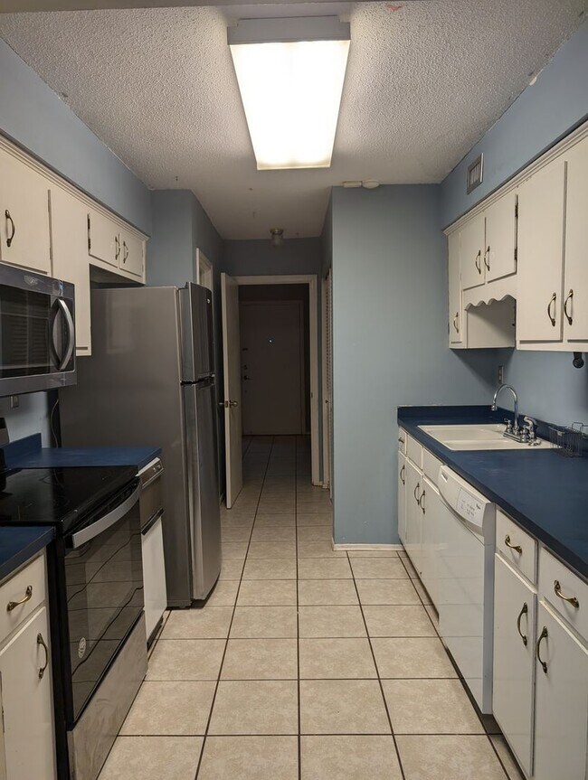 Photo - Townhouse 3/2.5 Fenced