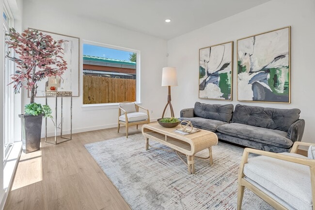 Photo - 3620 Sauer St