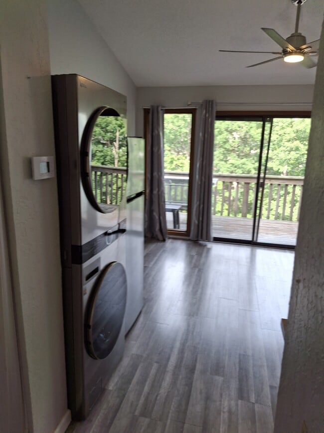 Building Photo - 150 SWS Dr Unit 159-4C