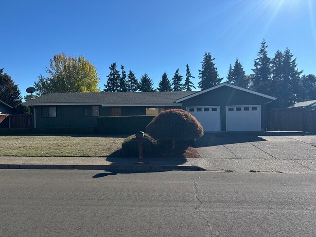 Building Photo - Wonderful 4-Bedroom, 2-Bath Home With Soli...